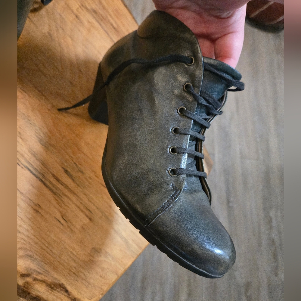 ✨️HOST PICK✨️ Lili Mill Made In Italy Olive Green Leather Lace-Up Ankle Booties - Picture 4 of 9